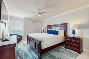 2 bedrooms, iron/ironing board, WiFi - Platinum penthouse with balcony views, pool, tennis court & beach access (Fort Walton Beach)