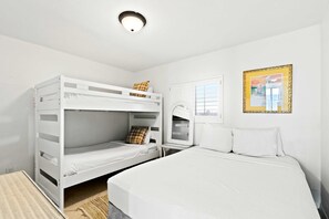 2 bedrooms, iron/ironing board, WiFi, bed sheets - Large, updated condo - quick walk to beach & convenient to shopping (Miramar Beach)