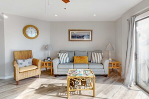 TV, offices - Relaxing retreat steps to the beach with pool & sauna - snowbird-friendly (Panama City Beach)
