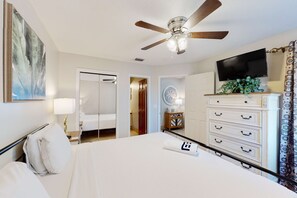 1 bedroom, iron/ironing board, Internet - Condo close to the beach with pools, dock & tennis - snowbird-friendly (Panama City Beach)