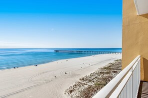 On the beach - Beachfront condo with balcony, pool & 2 complimentary beach chairs (Panama City Beach)