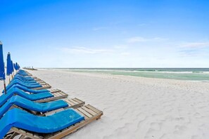 On the beach - Stunning condo with breathtaking Gulf views, Wifi, Shared pool (Panama City Beach)