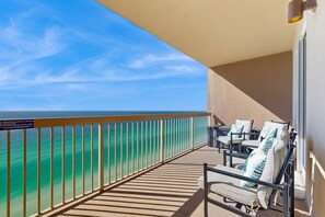 Property grounds - Gorgeous beachfront condo, shared pool and beach access (Panama City Beach)