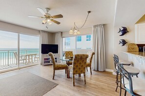 Dining - 5th Floor Condo w/ Steps From The Gulf, Restaurants Minutes Away (Fort Walton Beach)