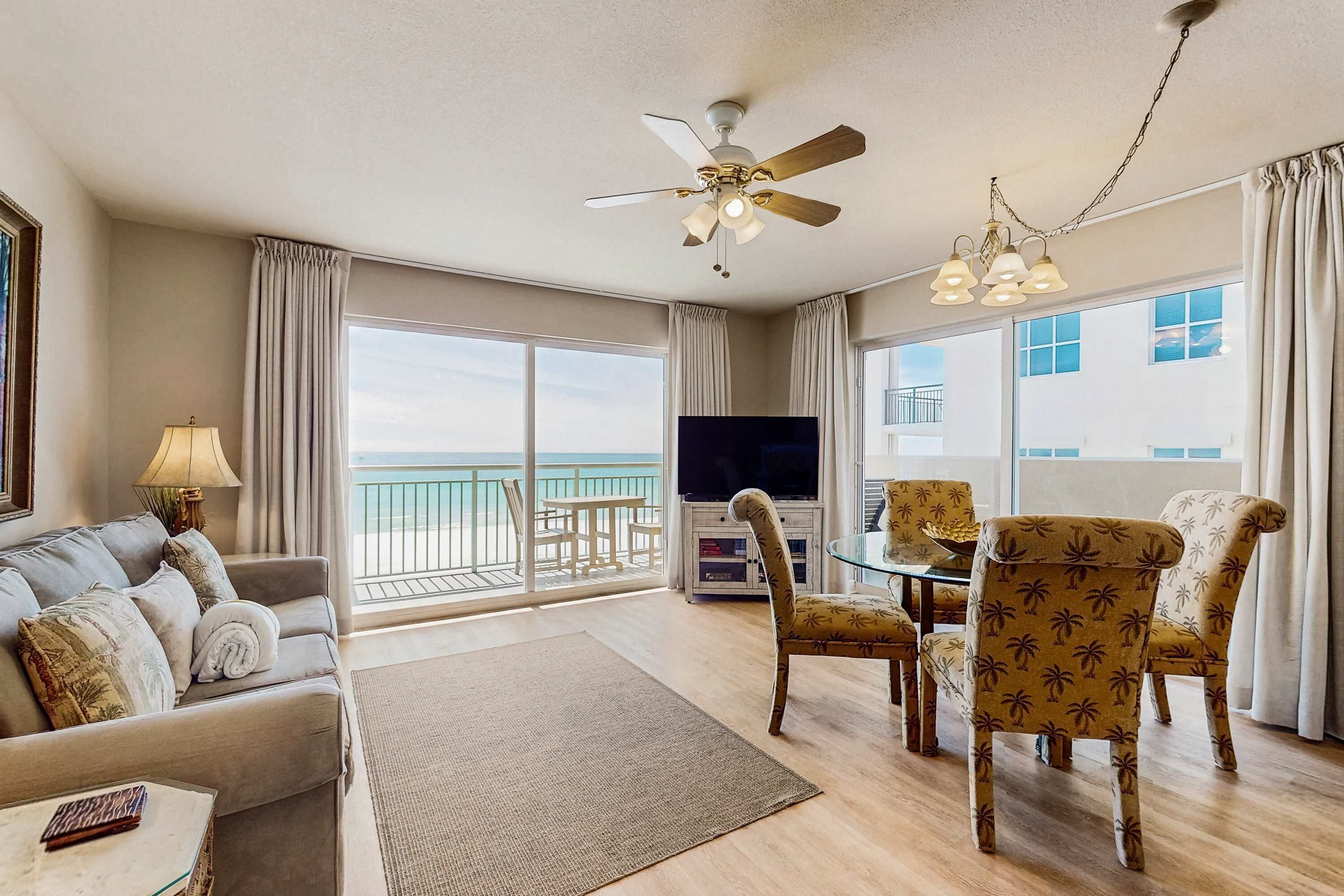 Télévision, lecteur de DVD, espaces bureaux