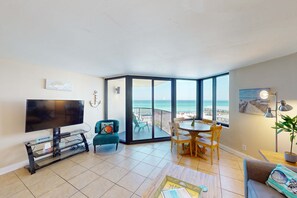 TV, DVD player, offices - Beachfront Condo, gorgeous views, shared pool and beach access (Panama City Beach)