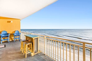 Property grounds - Fifth-floor oceanfront condo with high-speed WiFi, Gulf view, Pools & Hot tub (Panama City Beach)