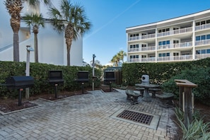 An outdoor patio area with grills, seating, and a pool table. - Beautiful 2nd-floor condo in Seagrove Beach with beach ambience & pickleball (Santa Rosa Beach)
