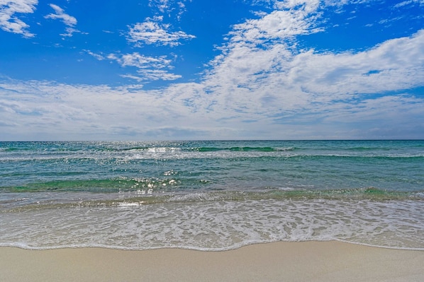 Beach nearby - Beautiful 2nd-floor condo in Seagrove Beach with beach ambience & pickleball (Santa Rosa Beach)