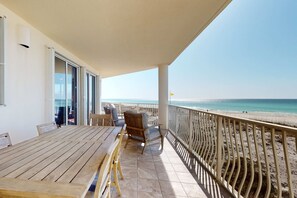 Outdoor dining - Gulf-front 3-bedroom condo with bonus bunk room & pickleball (Santa Rosa Beach)