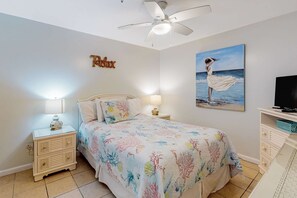 1 bedroom, iron/ironing board, WiFi, bed sheets - Beachfront Condo w/Shared Pool, Fast WiFi, Private Washer & Dryer + Central AC (Perdido Key)
