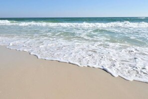 On the beach - Beautiful, Gulf-front townhome with three water-view decks - near entertainment (Perdido Key)
