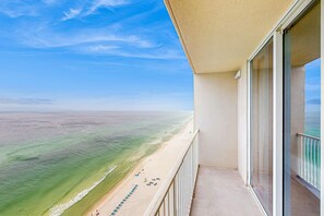 Property grounds - 19th-floor Gulf-front condo with Gulf views, pools, hot tubs, tennis, sauna, gym (Panama City Beach)