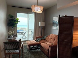 TV, DVD player, stereo, offices - 3rd-floor condo with sauna, gym, pool, tennis & pickleball, conference room (Santa Rosa Beach)