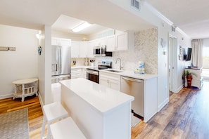 Fridge, microwave, oven, stovetop - First-floor condo with pool, ocean view, & central AC (Fort Walton Beach)