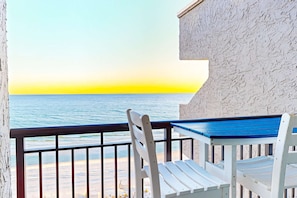 Property grounds - 7th-floor, bright, open condo with Gulf-front views - close to everything (Fort Walton Beach)
