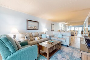 TV, DVD player, offices - 7th-floor, bright, open condo with Gulf-front views - close to everything (Fort Walton Beach)
