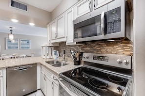 Fridge, microwave, oven, stovetop - Gulf-front condo with heated pool, fitness room & beach chairs - close to dining (Fort Walton Beach)