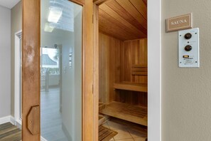 Sauna - Lovely home with pool & Gulf views, covered parking, bikes & pickleball (Santa Rosa Beach)