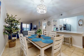Dining - Stunning beachfront home, fully renovated, shared pool & tennis,pickleball (Fort Walton Beach)