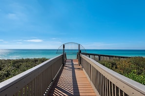 Property grounds - Condo on the beach with tennis, pickleball, shuffleboard & balcony (Seacrest)
