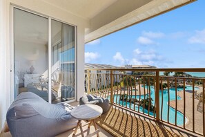 Property grounds - Condo on the beach with tennis, pickleball, shuffleboard & balcony (Seacrest)