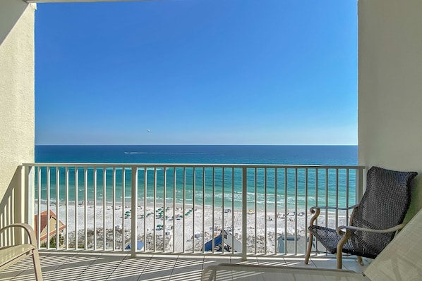 Property grounds - Comfortable unit, Breathtaking views, Quick walk to dining (Miramar Beach)