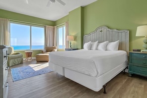 2 bedrooms, iron/ironing board, WiFi, bed sheets - Comfortable unit, Breathtaking views, Quick walk to dining (Miramar Beach)
