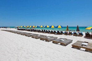 On the beach - Coastal condo with panoramic views, beach boardwalk, & pool/hot tub (Panama City Beach)