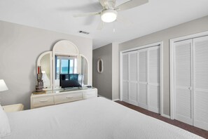 2 bedrooms, iron/ironing board, WiFi, bed sheets - 2-story condo with Gulf views, on-site pool, balconies, & easy beach access (Panama City Beach)