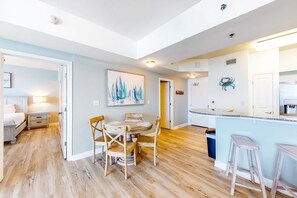 Dining - Gulf-view resort condo with pools, hot tubs, & on-site dining - walk to beach (Panama City Beach)