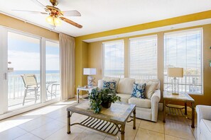 TV, DVD player, offices - Cozy haven just steps from the beach with sundeck, pool & fitness facility (Panama City Beach)