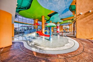 Children’s area - Oceanfront condo with ocean view, pool & hot tub, fast WiFi, and W/D (Panama City Beach)