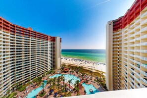 On the beach - Updated beachfront condo with pool, hot tub, W/D, & central AC (Panama City Beach)
