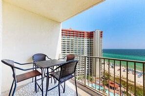 Outdoor dining - Updated beachfront condo with pool, hot tub, W/D, & central AC (Panama City Beach)