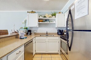 Fridge, microwave, oven, stovetop - Gorgeous 2nd Floor Condo in Heart of Destin Gulf Front, Pool, Beach Boardwalk (Destin)