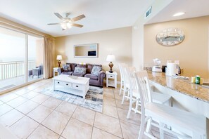 TV, offices - Beachfront, 18th-floor condo with amazing view - pools, water park & hot tub (Panama City Beach)