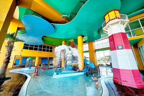 Pool - Beachfront, 18th-floor condo with amazing view - pools, water park & hot tub (Panama City Beach)