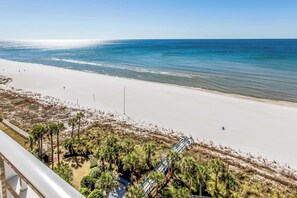 On the beach - Gulf-front Condo w/ Shared Pool & Hot Tub, Ocean Views, WiFi, and Washer/Dryer (Panama City Beach)