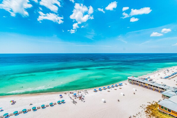On the beach - Beautiful beachfront getaway with balcony, pools, tennis, and WiFi (Panama City Beach)