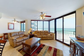 TV, offices - Beautiful beachfront getaway with balcony, pools, tennis, and WiFi (Panama City Beach)