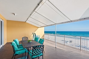 Outdoor dining - Colorful, waterfront condo with beach access, pool & fitness center (Panama City Beach)