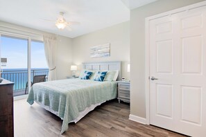 2 bedrooms, iron/ironing board, WiFi, bed sheets - Sunny getaway at the beach with furnished balcony, pool & fitness room (Panama City Beach)