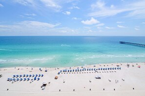 On the beach - Sunny getaway at the beach with furnished balcony, pool & fitness room (Panama City Beach)