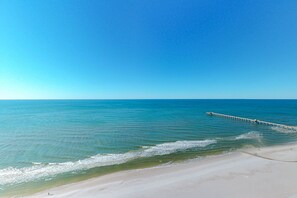 On the beach - High-end beachfront condo with pools & gym - walk to the beach (Panama City Beach)