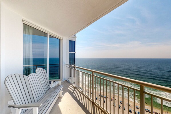 Property grounds - Oceanfront condo with pools, hot tub, tennis & gym - easy beach access (Pensacola)