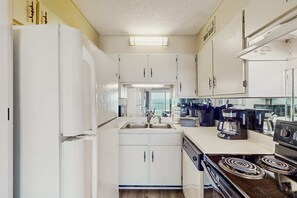 Fridge, microwave, oven, stovetop - Cozy beachfront condo with private balcony, shared pool & beach access (Panama City Beach)