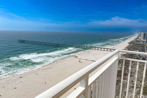 Beachfront condo with stunning Gulf views, beach access, pool, balcony & AC