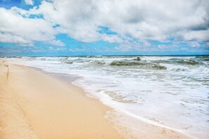On the beach - Ideally located coastal condo with Gulf views, private balcony & beach access (Perdido Key)