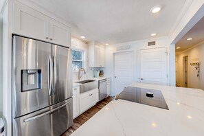 Fridge, microwave, oven, stovetop - Ideally located coastal condo with Gulf views, private balcony & beach access (Perdido Key)